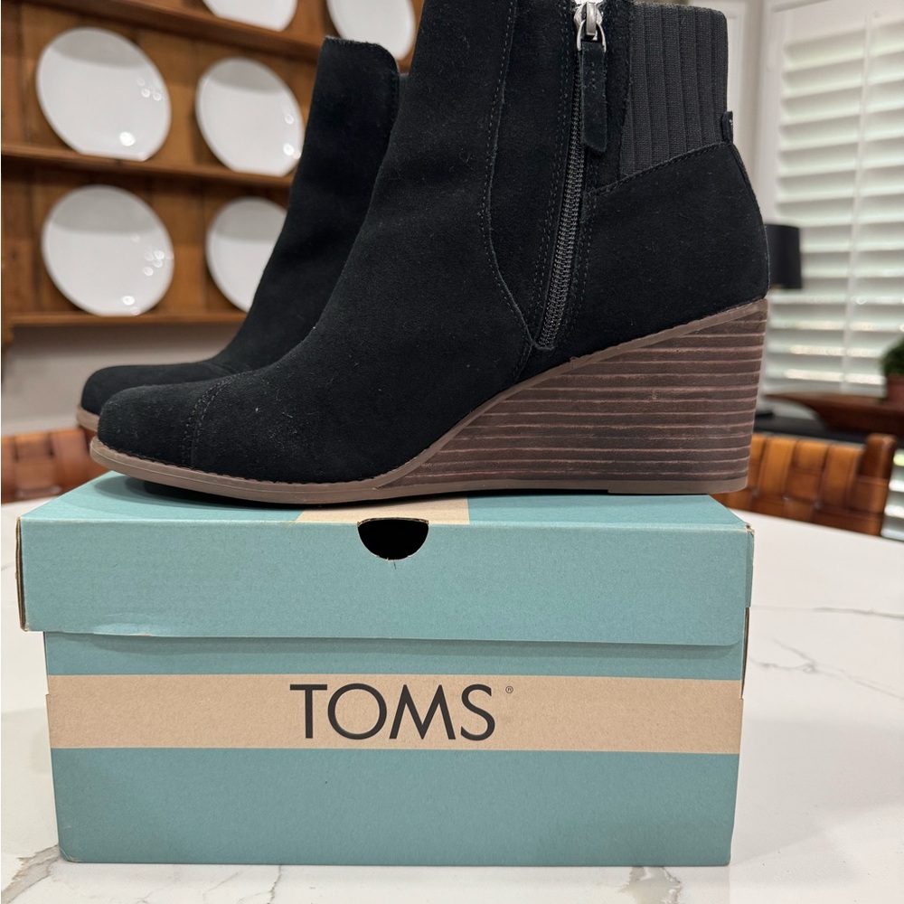 New, never worn TOMS Sadie Black Suede Booties Size 10
